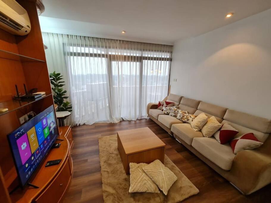 Lovely Waterfront Riverbank Suite With Pool A2 Kuching Buitenkant foto